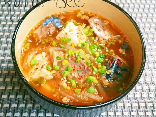 韓国風♪もやしと鯖缶の旨辛胡麻味噌スープ